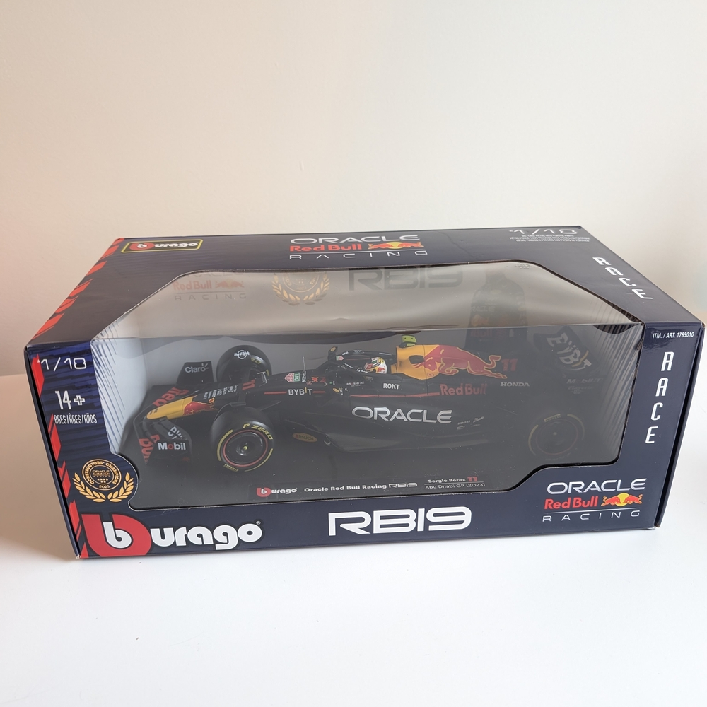 1:18 Race Oracle Red Bull Racing RB19 (2023) with Driver Helmet, Perez #11